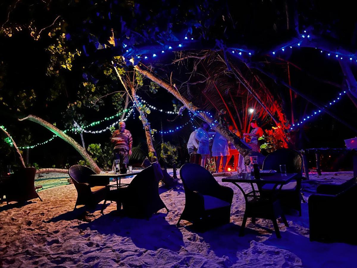 ホテル White Tern Maldives Maamigili エクステリア 写真