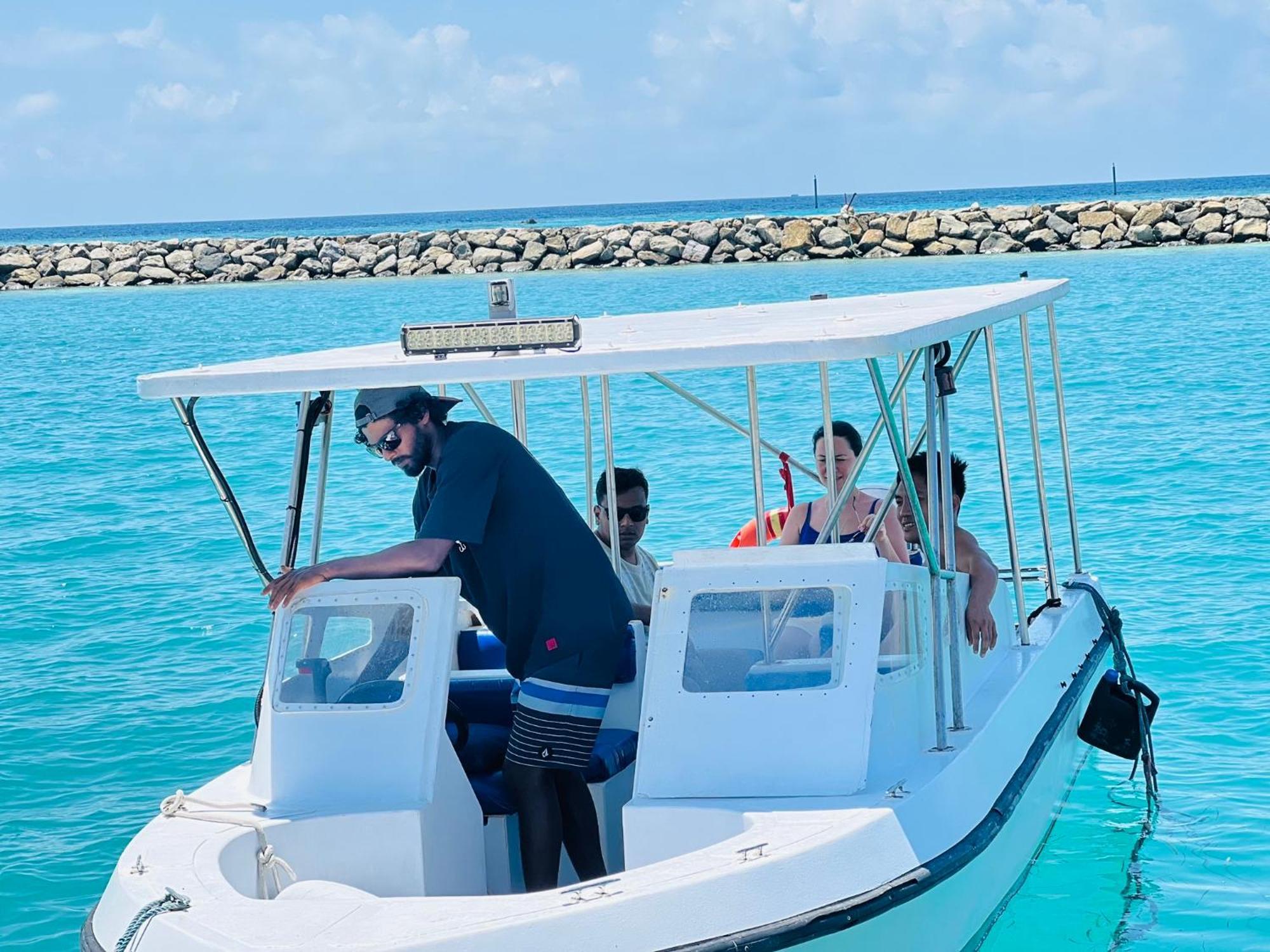 ホテル White Tern Maldives Maamigili エクステリア 写真